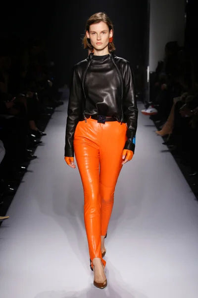 Look 11